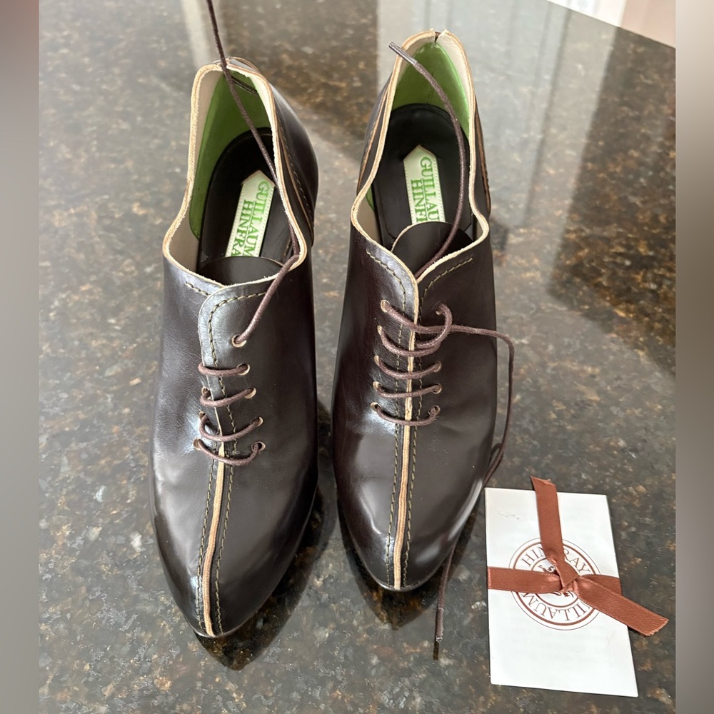 G.H. Bass & Co. Dark Brown Leather Lace-Up Oxfords with Tan Piping